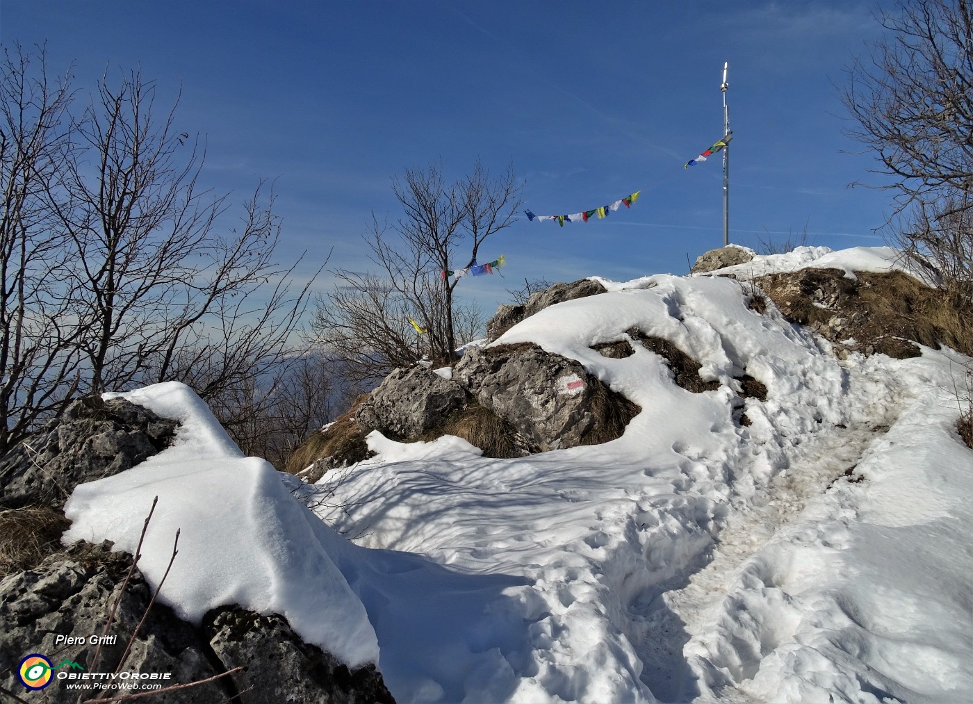 47 Sono alla croce del Monte Ocone (1351 m.).JPG